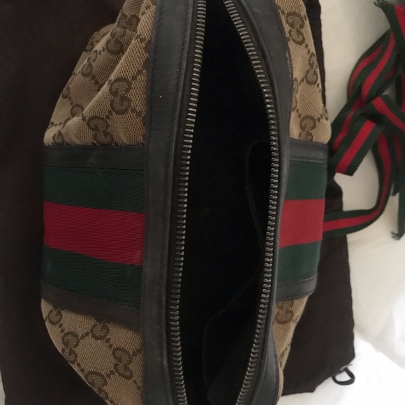 Gucci Make up bag! - Picture 5 of 10